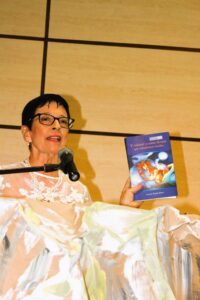 En el 6to. aniversario de Voz y Alma de Mujer , Leonor Tejada , escritora pone a circualar obra literaria, "Y volvere a estas tierras que cristalizaron huellas"